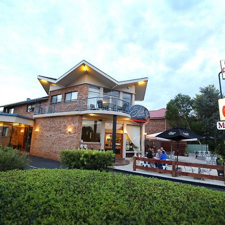 דובו Countryman Motor Inn מראה חיצוני תמונה