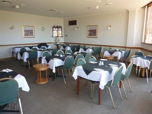 דובו Countryman Motor Inn מראה חיצוני תמונה