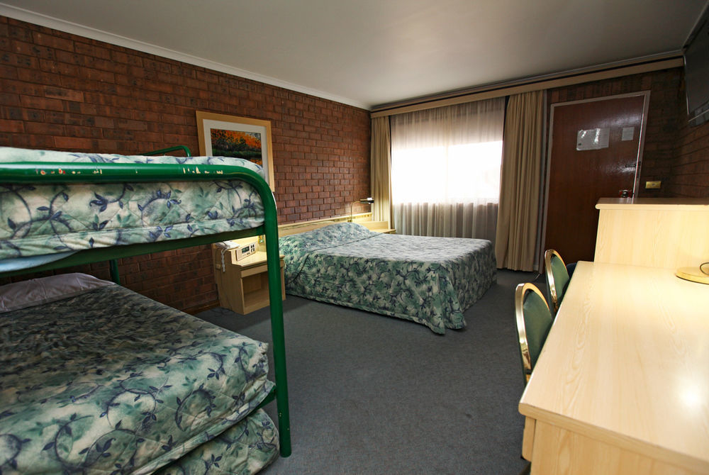 דובו Countryman Motor Inn מראה חיצוני תמונה