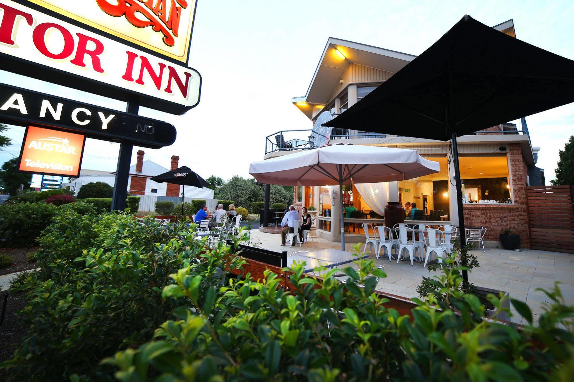 דובו Countryman Motor Inn מראה חיצוני תמונה
